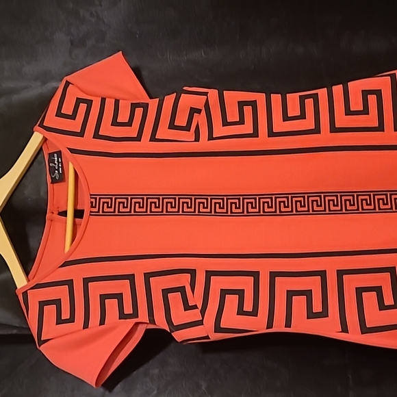 A dress 👗 - Picture 3 of 3